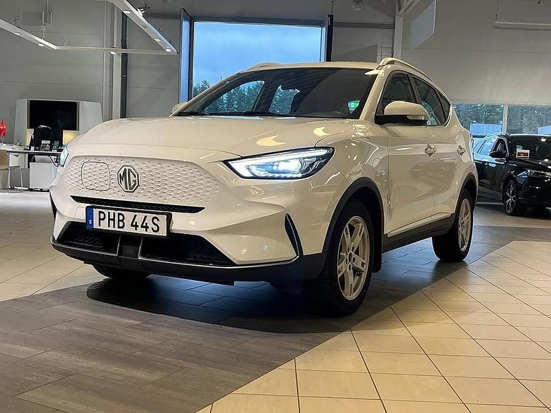 Vit Begagnad 2022 MG ZS Comfort SUV | 214 900 kr (Marknadspris) - Bild 1/4