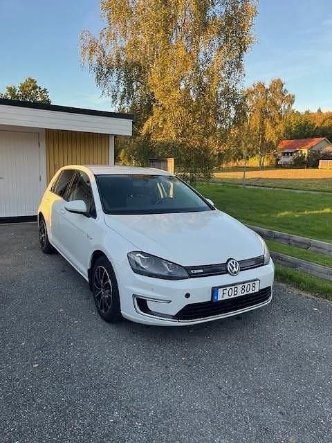 Begagnad 2015 VW e-Golf Halvkombi | 96 000 kr (Marknadspris) - Bild 1/4