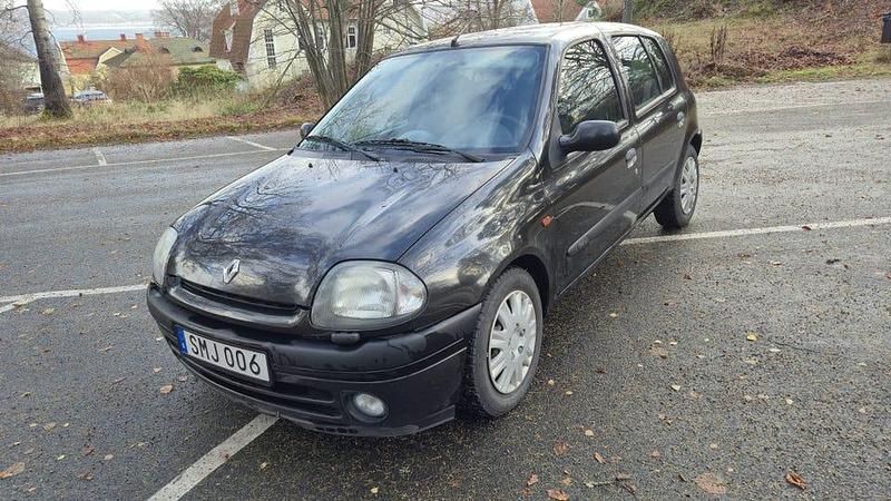Begagnad 2001 Renault Clio II Halvkombi | 21 500 kr (Marknadspris) - Bild 1/3