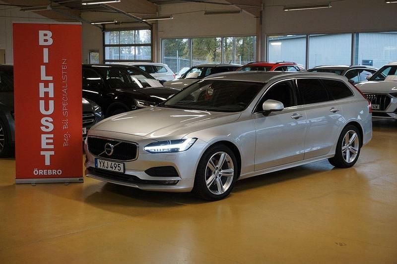 Silver Begagnad 2018 Volvo V90 Momentum Kombi | 219 000 kr (Marknadspris) - Bild 1/4
