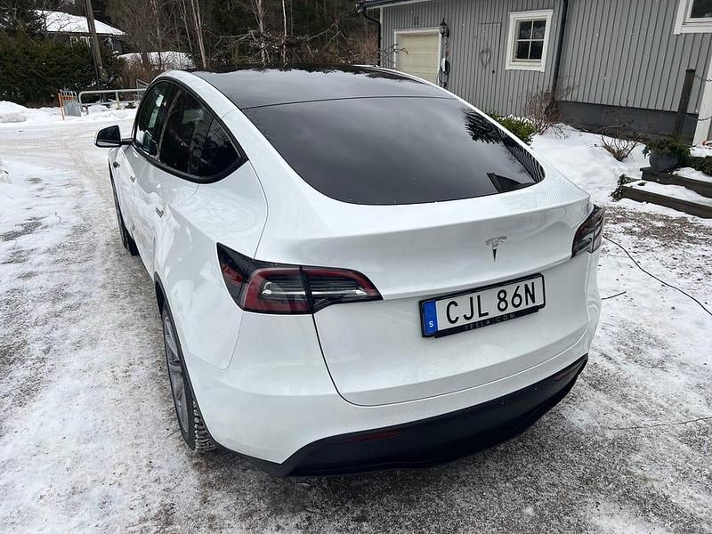 Begagnad Tesla Model Y Standard Range 219 kW (299 HK) 2023 Vit SUV