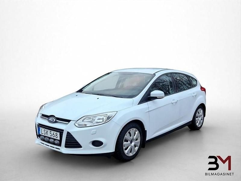 Vit Begagnad 2011 Ford Focus Halvkombi | 69 900 kr (Marknadspris) - Bild 1/4