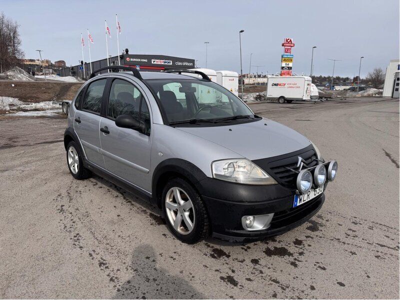Silver Begagnad 2005 Citroën C3 Halvkombi | 32 000 kr (Lite dyr) - Bild 1/4