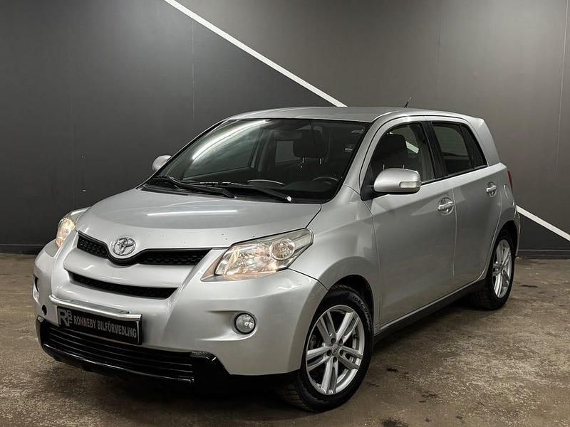 Silver Begagnad 2009 Toyota Urban Cruiser Halvkombi | 49 900 kr (Lite dyr) - Bild 1/4