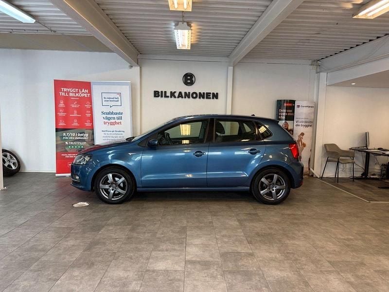 Blå Begagnad 2015 VW Polo Halvkombi | 74 900 kr (Marknadspris) - Bild 1/4