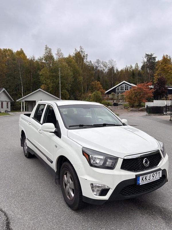 Vit Begagnad 2016 Ssangyong (KGM) Actyon Sedan | 115 000 kr - Bild 1/4