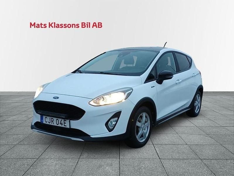 Vit Begagnad 2019 Ford Fiesta Active SUV | 139 000 kr (Marknadspris) - Bild 1/4