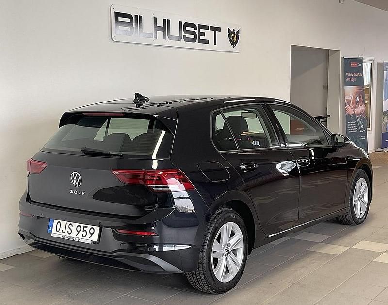 Begagnad VW Golf VIII 116 HK (85 kW) 2021 Svart Halvkombi