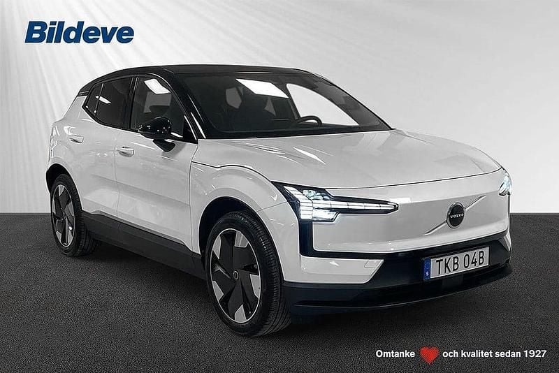 Vit Begagnad 2024 Volvo EX30 Single Motor Extended Range SUV | 359 900 kr (Marknadspris) - Bild 1/4