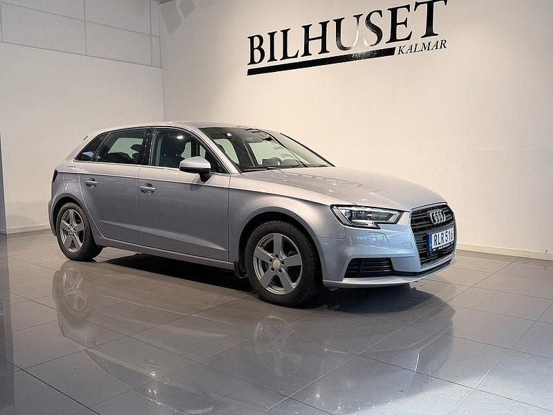 Silver Begagnad 2017 Audi A3 Sportback Proline Halvkombi | 179 900 kr (Marknadspris) - Bild 1/4