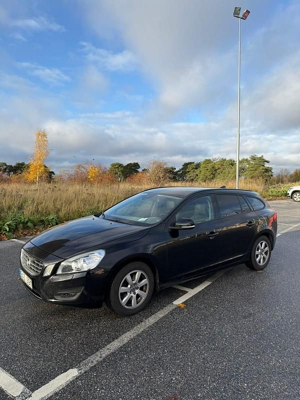Begagnad 2013 Volvo V60 Kombi | 84 000 kr (Superpris) - Bild 1/2