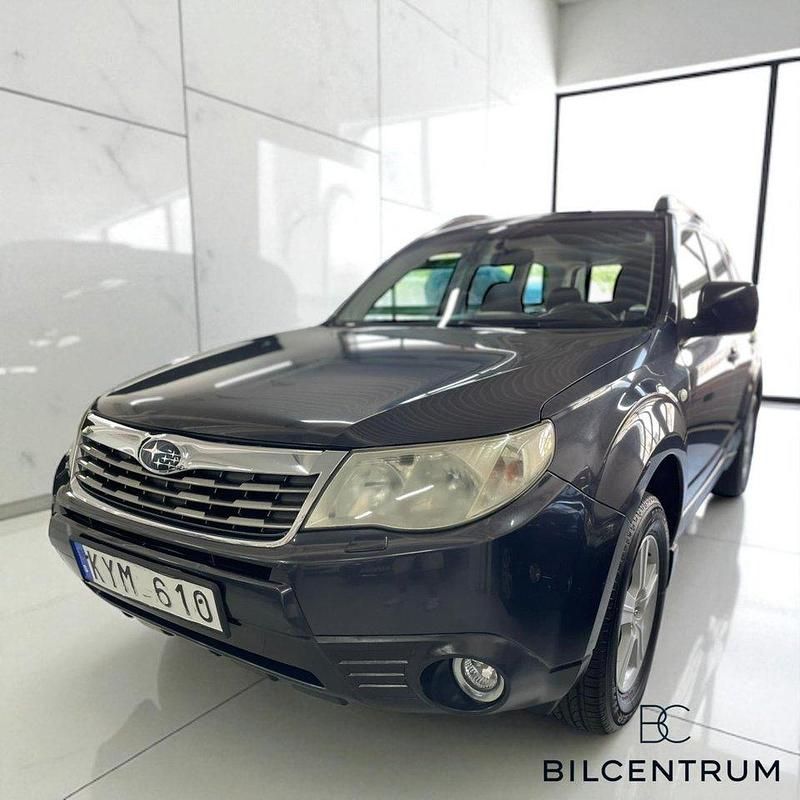 Mörkgrå (grå) Begagnad 2010 Subaru Forester SUV | 46 900 kr (Superpris) - Bild 1/4