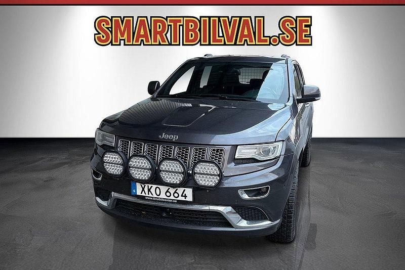Grå Begagnad 2015 Jeep Grand Cherokee Summit SUV | 219 000 kr (Marknadspris) - Bild 1/4