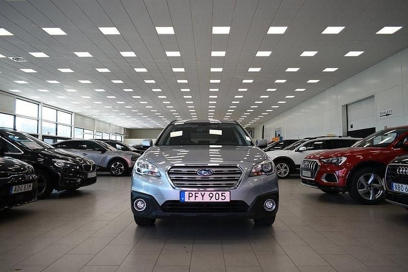 Silver (silvermetallic) Begagnad 2016 Subaru Outback SUV | 249 900 kr (Dyr) - Bild 1/4