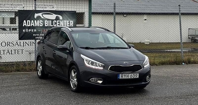 Grå Begagnad 2015 Kia Ceed Sportswagon Comfort Kombi | 89 600 kr (Marknadspris) - Bild 1/4