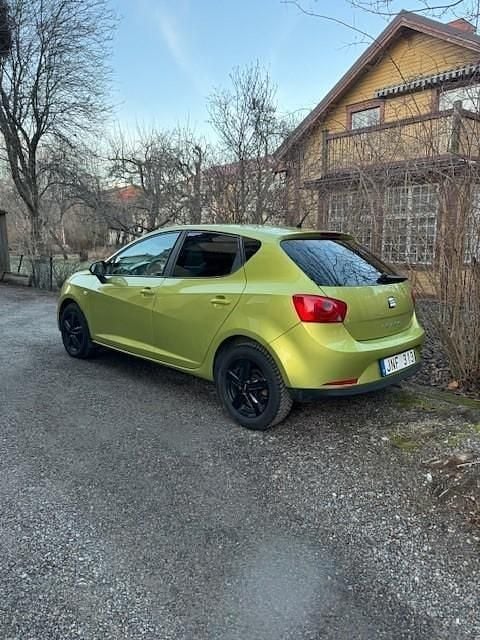 Grön Begagnad 2009 Seat Ibiza Style Halvkombi | 42 000 kr (Marknadspris) - Bild 1/4