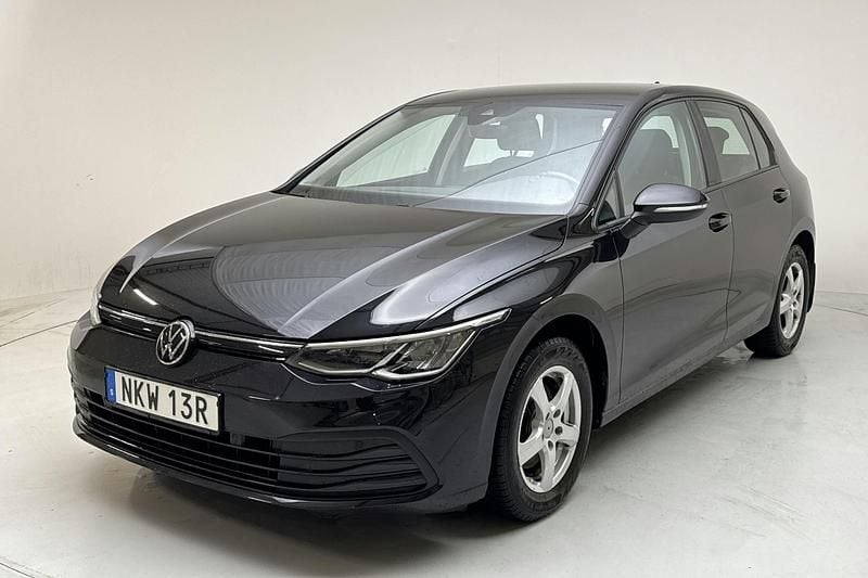 Svart Begagnad 2021 VW Golf VIII | 169 800 kr (Marknadspris) - Bild 1/4