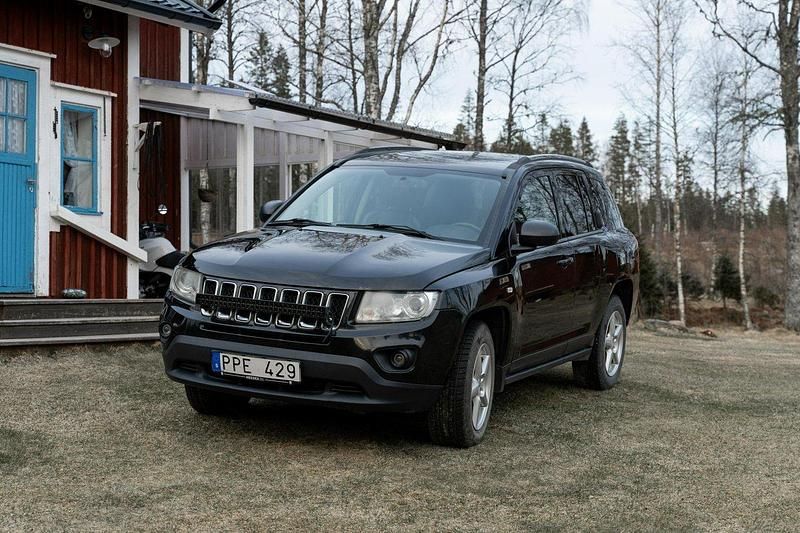 Svart Begagnad 2011 Jeep Compass SUV | 52 000 kr (Marknadspris) - Bild 1/4
