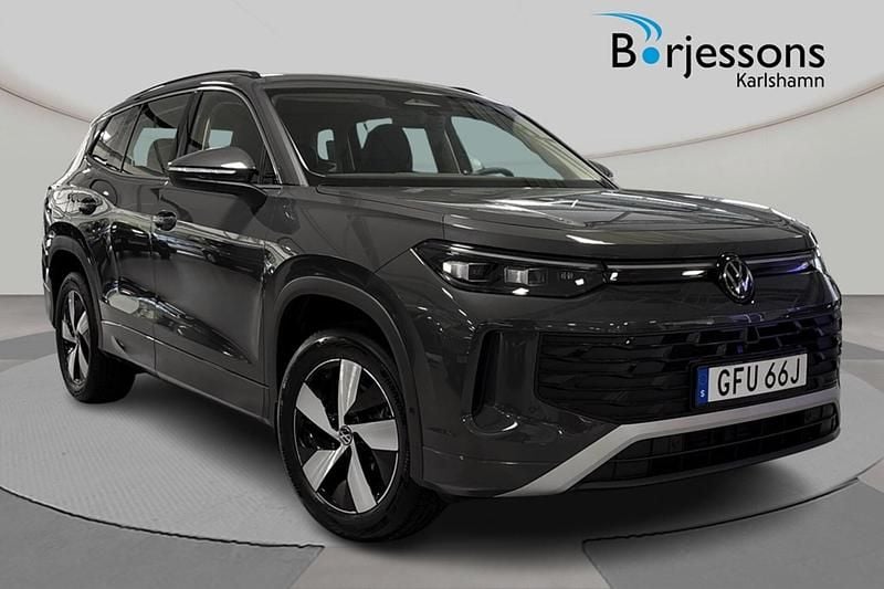 Grå Ny 2025 VW Tayron Life SUV | 399 000 kr (Superpris) - Bild 1/4