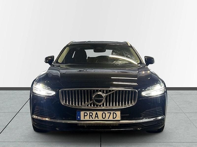 Begagnad Volvo V90 Core 253 HK (186 kW) 2022 Svart Kombi