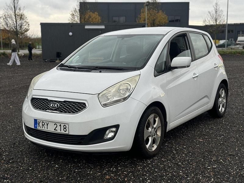 Vit Begagnad 2010 Kia Venga Comfort Halvkombi | 80 000 kr (Lite dyr) - Bild 1/4