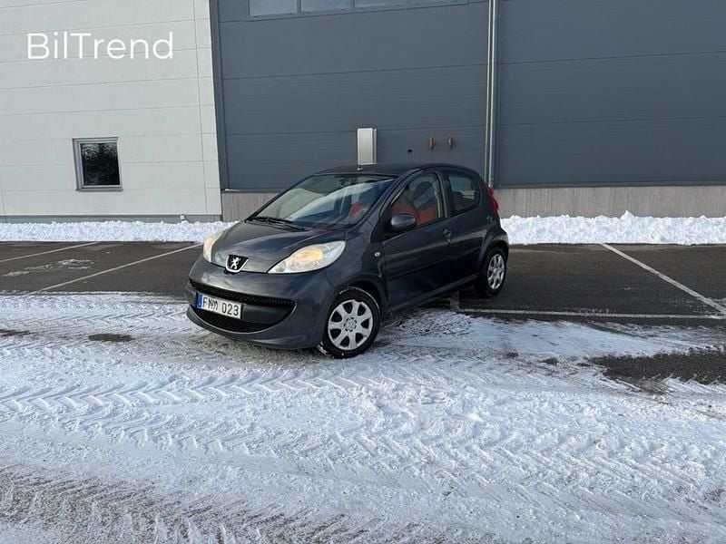 Begagnad Peugeot 107 68 HK (50 kW) 2007 Grå Halvkombi