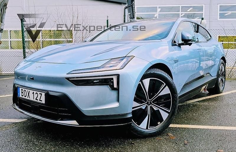 Ljusblå Begagnad 2024 Polestar 4 Pilot SUV | 579 000 kr (Bra pris) - Bild 1/4