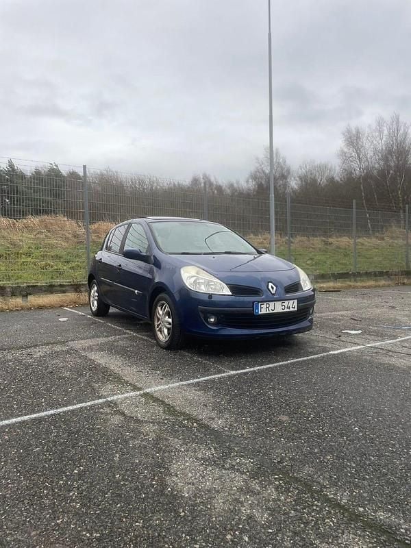 Begagnad Renault Clio R.S. 98 HK (72 kW) 2007 Halvkombi