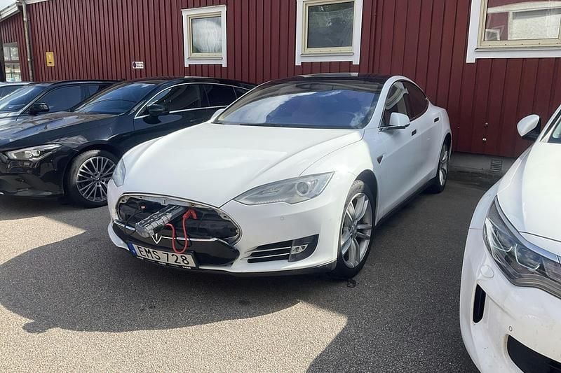 Vit Begagnad 2014 Tesla Model S Sedan | 149 000 kr - Bild 1/4