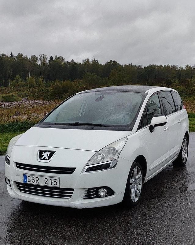 Vit Begagnad 2010 Peugeot 5008 Minibuss | 36 000 kr (Marknadspris) - Bild 1/4