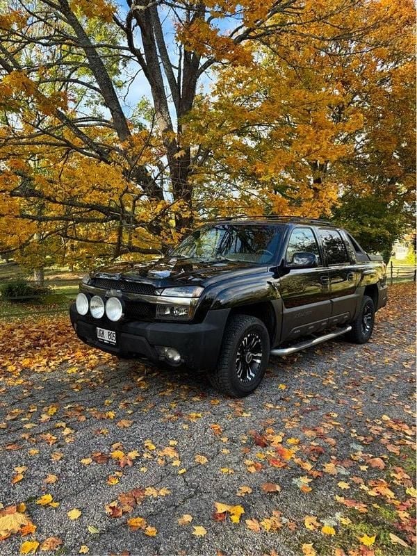 Svart Begagnad 2004 Chevrolet Avalanche | 89 000 kr - Bild 1/4