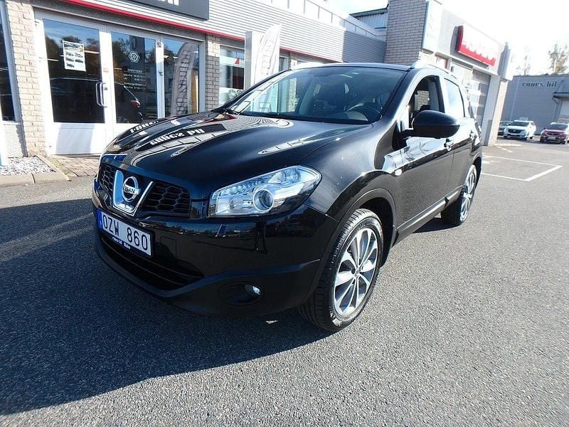Svart Begagnad 2013 Nissan Qashqai SUV | 97 500 kr (Lite dyr) - Bild 1/4