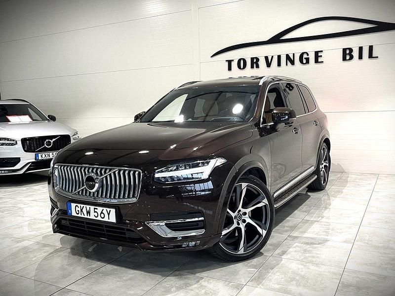 Mörkbrun (brun) Begagnad 2021 Volvo XC90 Inscription SUV | 564 000 kr (Marknadspris) - Bild 1/4