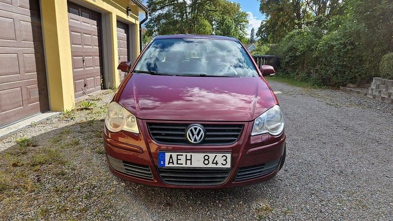 Röd Begagnad 2007 VW Polo Comfortline Halvkombi | 19 500 kr (Bra pris) - Bild 1/4