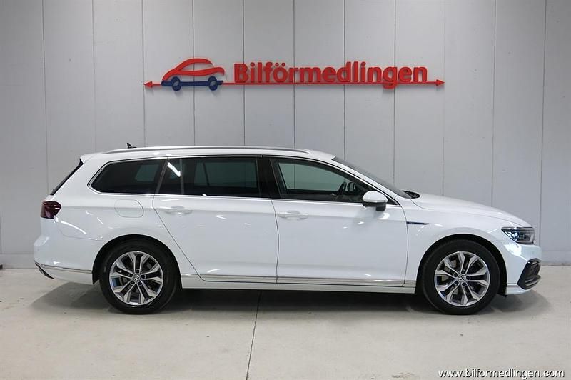 Vit samma som bilen Begagnad 2019 VW Passat Business Kombi | 219 900 kr (Marknadspris) - Bild 1/4