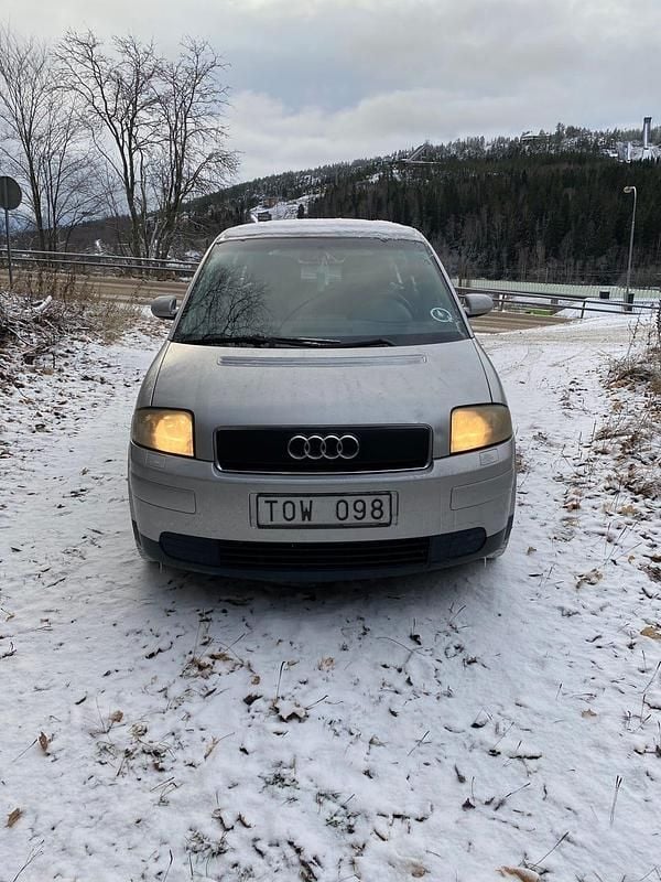 Silver Begagnad 2003 Audi A2 Halvkombi | 27 000 kr (Marknadspris) - Bild 1/4