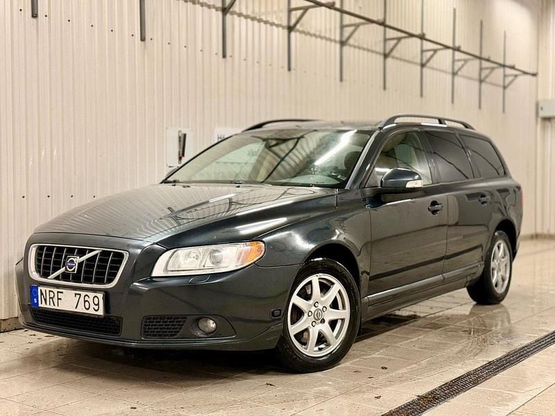 Grå Begagnad 2009 Volvo V70 Momentum Kombi | 49 000 kr - Bild 1/4