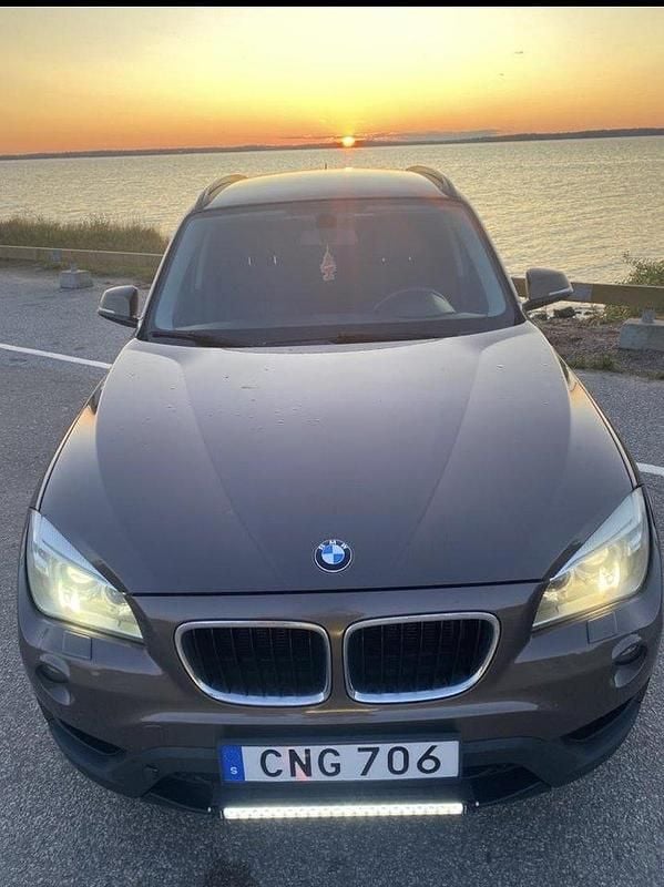 Brun Begagnad 2013 BMW X1 Sport Line SUV | 95 000 kr (Marknadspris) - Bild 1/4
