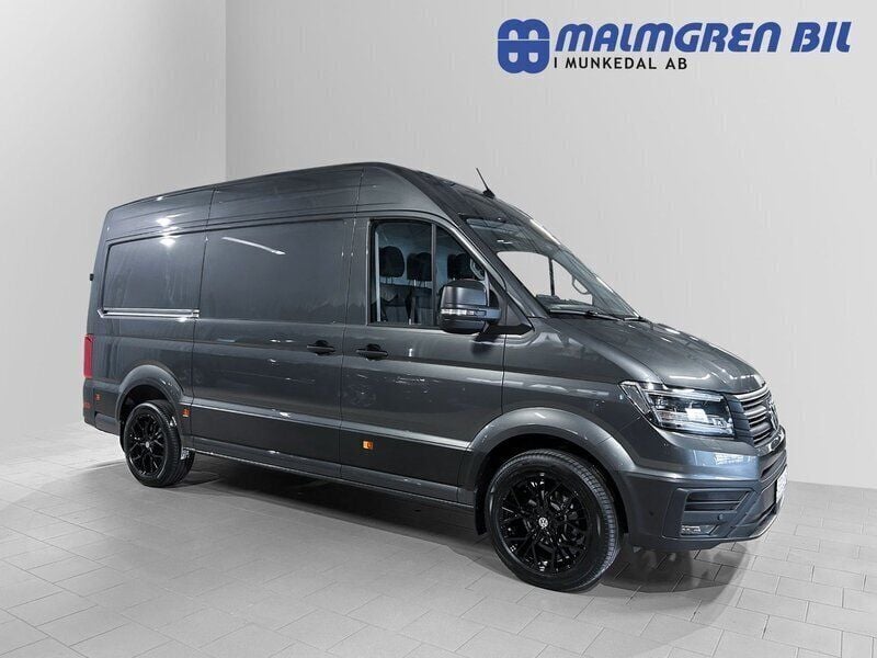 Grå (gråmetallic) Ny 2025 VW Crafter Van | 786 250 kr (Marknadspris) - Bild 1/4
