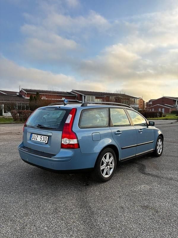 Begagnad 2004 Volvo V50 Kombi | 14 500 kr (Marknadspris) - Bild 1/4