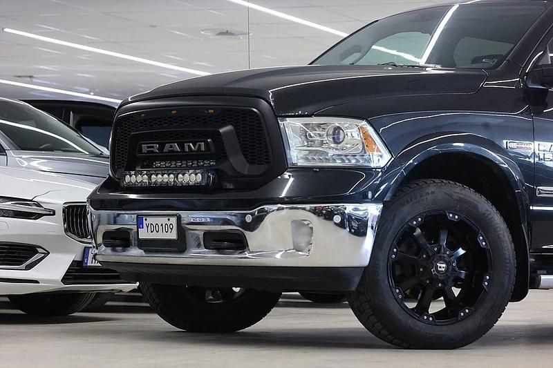 Begagnad RAM 1500 2016 Svart Pickup