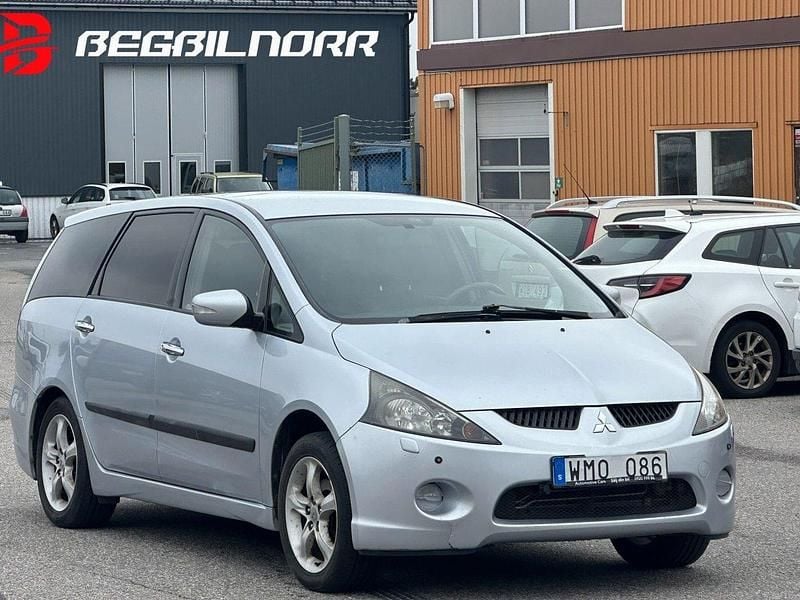 Silver Begagnad 2004 Mitsubishi Grandis Minibuss | 29 498 kr (Marknadspris) - Bild 1/3