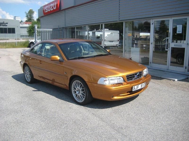 Begagnad Volvo C70 194 HK (142 kW) 2001 Gul Sportkupé