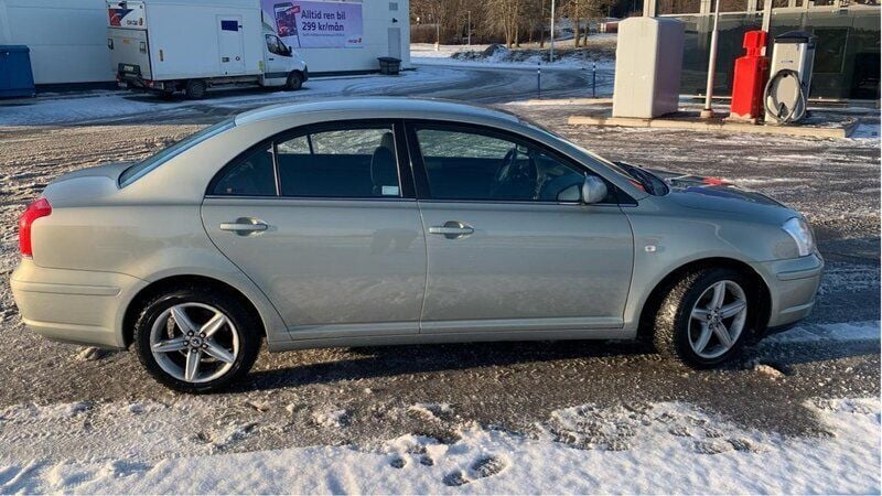 Grön Begagnad 2006 Toyota Avensis Sedan | 50 000 kr (Marknadspris) - Bild 1/4