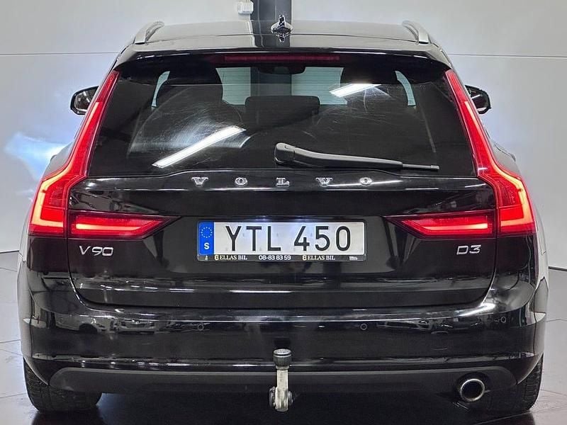 Begagnad Volvo V90 Momentum 150 HK (110 kW) 2017 Svart Kombi