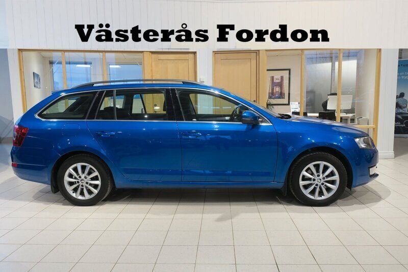 Blå Begagnad 2016 Skoda Octavia Kombi | 155 900 kr (Marknadspris) - Bild 1/4