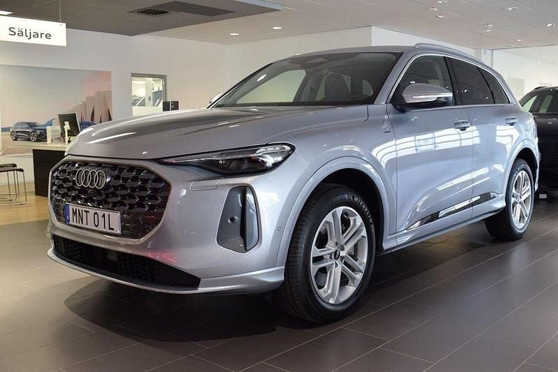 Silver (florettsilver metallic) Ny 2025 Audi Q5 SUV | 679 000 kr (Bra pris) - Bild 1/4