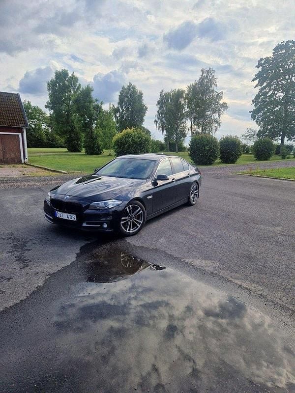 Svart Begagnad 2014 BMW 530 Sedan | 115 000 kr (Bra pris) - Bild 1/4