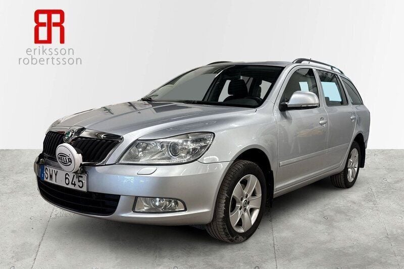 Silver Begagnad 2013 Skoda Octavia Elegance Kombi | 99 900 kr (Marknadspris) - Bild 1/4