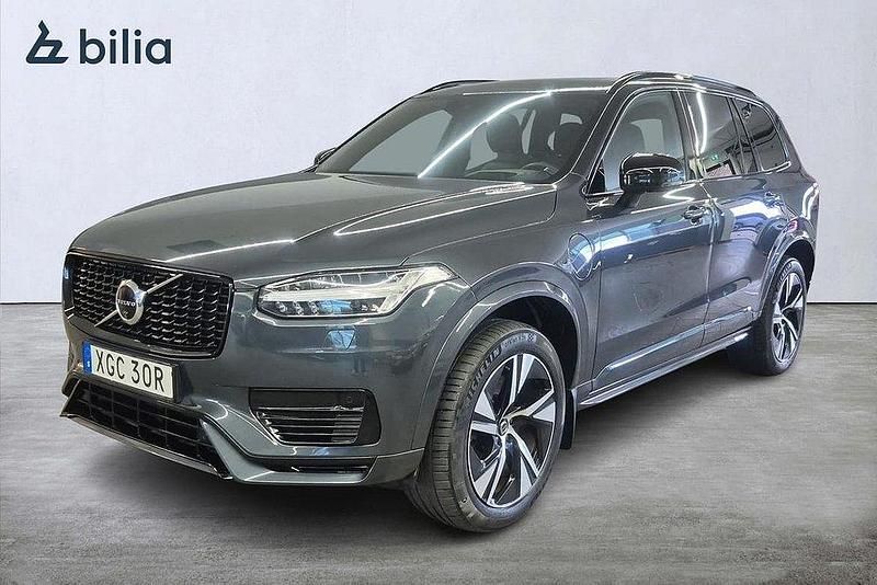 Grå Begagnad 2022 Volvo XC90 R-Design SUV | 669 000 kr (Marknadspris) - Bild 1/3